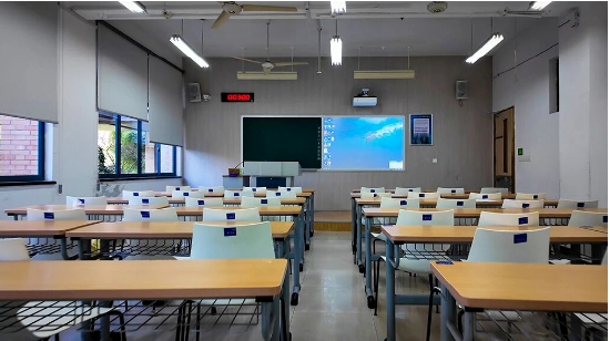 多校中标!光峰激光投影护航多地智慧教室建设